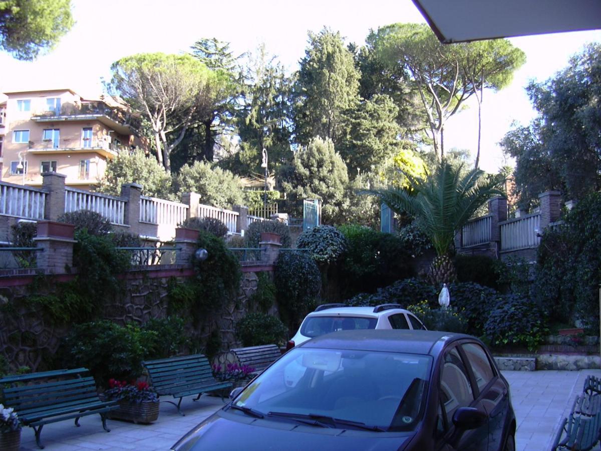 Casa Per Ferie Suore Domenicane Rome Exterior photo